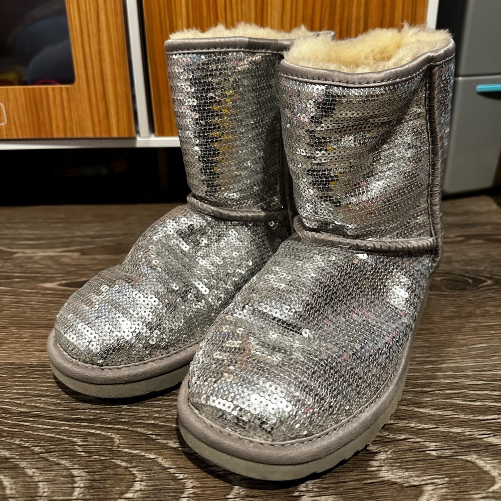 Silver Sequin Classic Uggs GUC Size 2 Girls